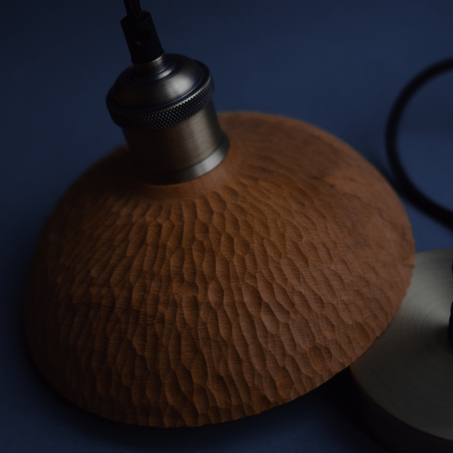Lamp « still hanging on »